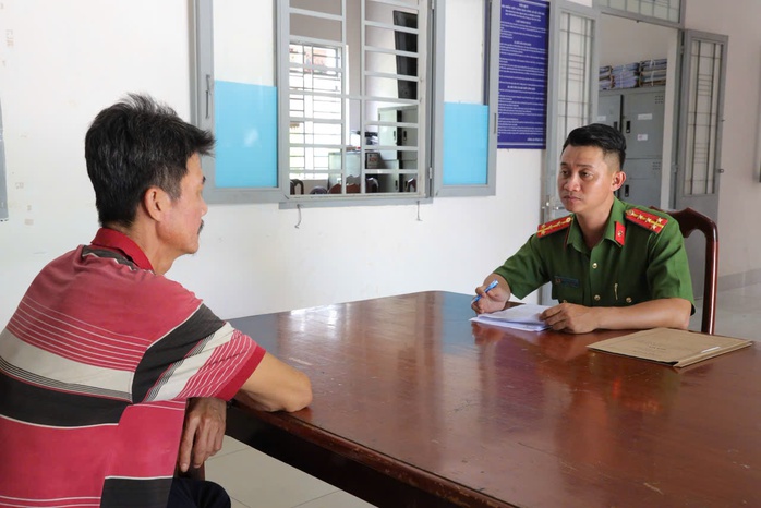 Bất ngờ lý do người đàn ông quấy rối, xúc phạm cán bộ Công an tỉnh Tây Ninh- Ảnh 1. Bất ngờ lý do người đàn ông quấy rối, xúc phạm cán bộ Công an tỉnh Tây Ninh- Ảnh 1.