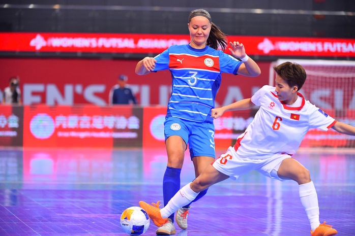 Futsal nữ Việt Nam thắng 3 sao Philippines, sớm giành vé tứ kết châu Á - Ảnh 1.