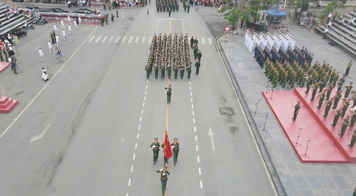 Hơn 3.000 người hợp luyện diễu hành kỷ niệm 70 năm giải phóng Hải Phòng - Thành phố Anh hùng- Ảnh 6. Hơn 3.000 người hợp luyện diễu hành kỷ niệm 70 năm giải phóng Hải Phòng - Thành phố Anh hùng- Ảnh 6.