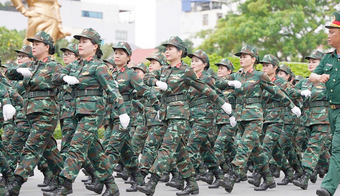 Hơn 3.000 người hợp luyện diễu hành kỷ niệm 70 năm giải phóng Hải Phòng - Thành phố Anh hùng- Ảnh 10. Hơn 3.000 người hợp luyện diễu hành kỷ niệm 70 năm giải phóng Hải Phòng - Thành phố Anh hùng- Ảnh 10.
