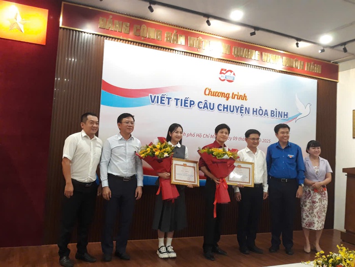 "Viết tiếp câu chuyện hòa bình"-xứng danh biểu tượng nhạc trẻ - Ảnh 1.