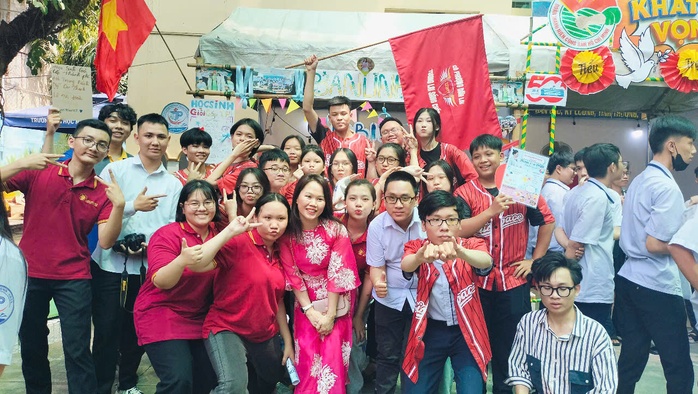 Học viên trung tâm GDNN-GDTX "ẵm" cú đúp giải nhất toán thành phố ở tuổi 27- Ảnh 3. Học viên trung tâm GDNN-GDTX "ẵm" cú đúp giải nhất toán thành phố ở tuổi 27- Ảnh 3.