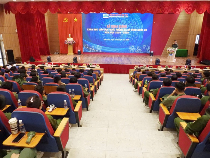 Trường ĐH Cửu Long khai giảng khóa giáo dục quốc phòng và an ninh cho sinh viên - Ảnh 1. Trường ĐH Cửu Long khai giảng khóa giáo dục quốc phòng và an ninh cho sinh viên - Ảnh 1.