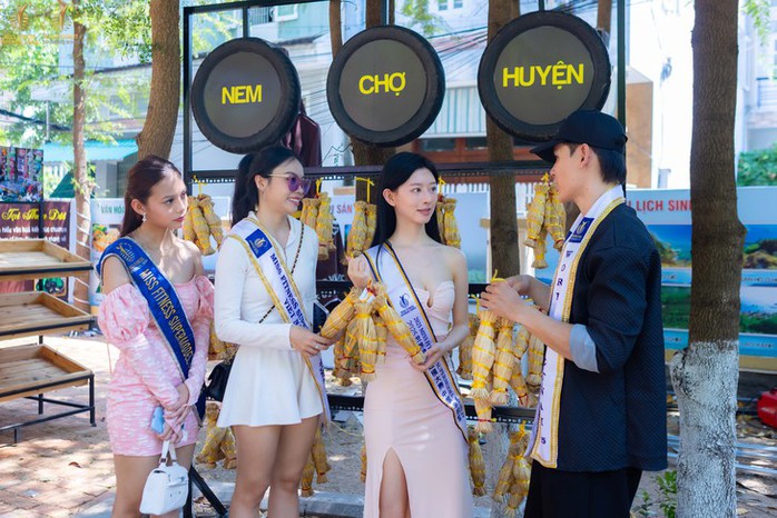 Thí sinh Hoa hậu và Nam vương Thế giới 2025 tham quan Bình Định- Ảnh 1. Thí sinh Hoa hậu và Nam vương Thế giới 2025 tham quan Bình Định- Ảnh 1.