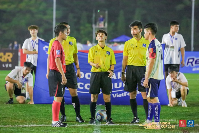 Tranh cãi "sới phủi" Sài Gòn, nữ trọng tài FIFA bị doạ đánh, xúc phạm- Ảnh 1. Tranh cãi "sới phủi" Sài Gòn, nữ trọng tài FIFA bị doạ đánh, xúc phạm- Ảnh 1.