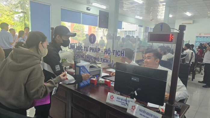 Người dân Bình Dương nộp hồ sơ như thế nào khi các phường mới bắt đầu vận hành?- Ảnh 1. Người dân Bình Dương nộp hồ sơ như thế nào khi các phường mới bắt đầu vận hành?- Ảnh 1.