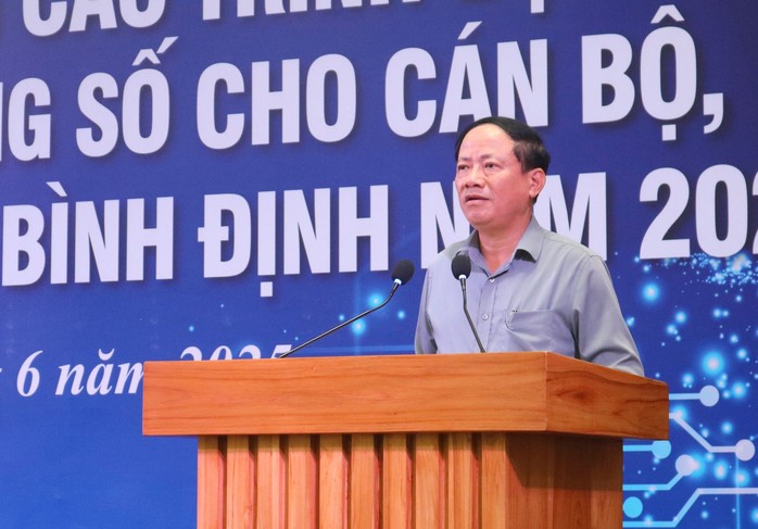Bình Định rầm rộ đưa cán bộ, công chức, viên chức đi học- Ảnh 3. Bình Định rầm rộ đưa cán bộ, công chức, viên chức đi học- Ảnh 3.