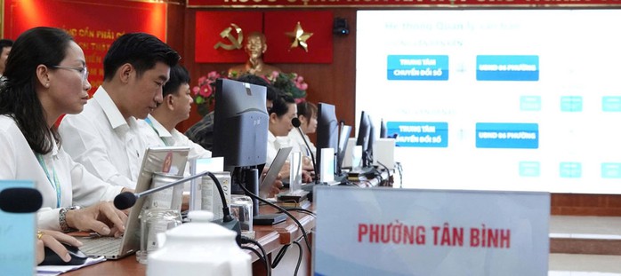 TP HCM SẴN SÀNG VẬN HÀNH CHÍNH QUYỀN 2 CẤP (*): Khởi đầu sứ mệnh mới - Ảnh 1. TP HCM SẴN SÀNG VẬN HÀNH CHÍNH QUYỀN 2 CẤP (*): Khởi đầu sứ mệnh mới - Ảnh 1.