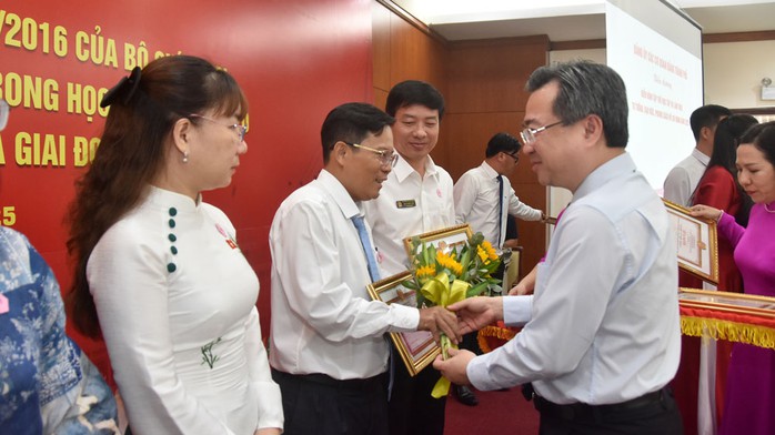 Học Bác trở thành lẽ sống - Ảnh 2. Học Bác trở thành lẽ sống - Ảnh 1.