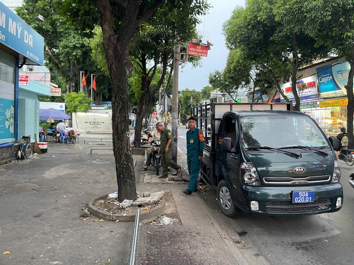 Bất ngờ hình ảnh trước cổng bệnh viện sau phản ánh của Báo Người Lao Động - Ảnh 3.