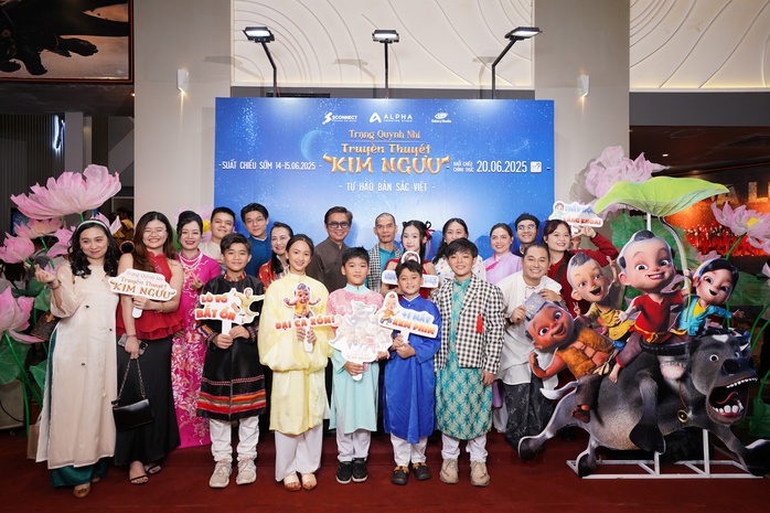 Gia đình Thanh Thúy – NSƯT Đức Thịnh "trẩy hội" thảm đỏ hoạt hình - Ảnh 11. Gia đình Thanh Thúy – NSƯT Đức Thịnh "trẩy hội" thảm đỏ hoạt hình - Ảnh 10.