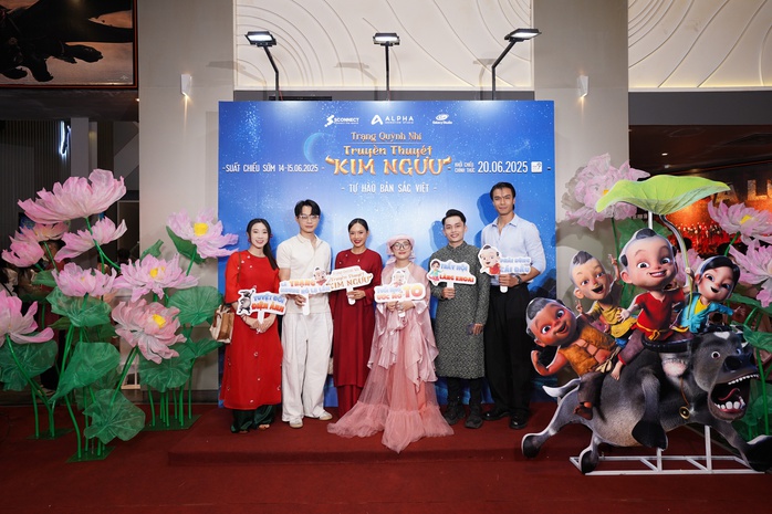 Gia đình Thanh Thúy – NSƯT Đức Thịnh "trẩy hội" thảm đỏ hoạt hình - Ảnh 12. Gia đình Thanh Thúy – NSƯT Đức Thịnh "trẩy hội" thảm đỏ hoạt hình - Ảnh 11.