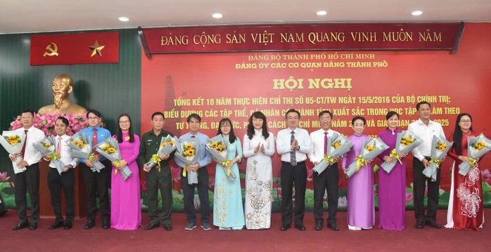 TP HCM: Tuyên dương 102 điển hình học Bác- Ảnh 2. TP HCM: Tuyên dương 102 điển hình học Bác- Ảnh 2.