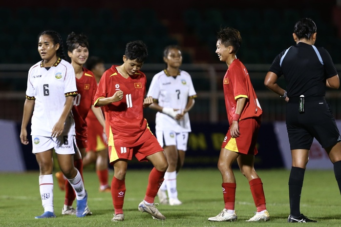 U19 nữ Việt Nam thắng 6-0, cầu thủ rời sân trong nước mắt - Ảnh 3.