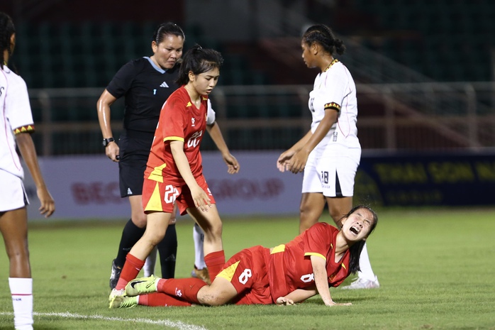 U19 nữ Việt Nam thắng 6-0, cầu thủ rời sân trong nước mắt - Ảnh 4.