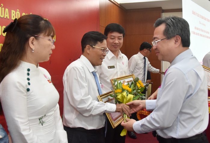 TP HCM: Tuyên dương 102 điển hình học Bác- Ảnh 3. TP HCM: Tuyên dương 102 điển hình học Bác- Ảnh 3.