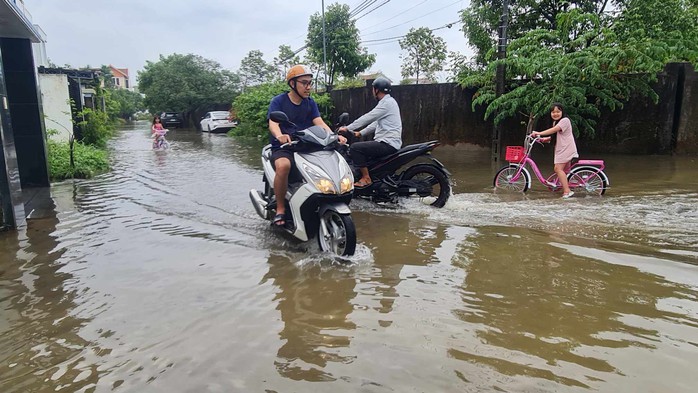 Hình ảnh đường phố Huế "lạ lùng" giữa mùa hè- Ảnh 9. Hình ảnh đường phố Huế "lạ lùng" giữa mùa hè- Ảnh 9.