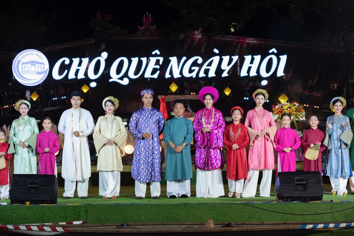 Nhà thiết kế Việt Hùng muốn "khi mất đi, con cháu không phải cúi đầu" - Ảnh 8.