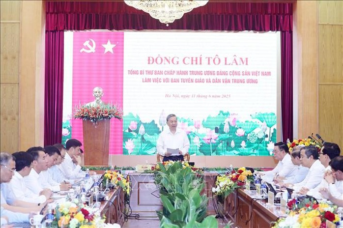 Tổng Bí thư Tô Lâm: Lan tỏa rộng khắp làn sóng yêu nước, yêu dân tộc mạnh mẽ- Ảnh 1. Tổng Bí thư Tô Lâm: Lan tỏa rộng khắp làn sóng yêu nước, yêu dân tộc mạnh mẽ- Ảnh 1.
