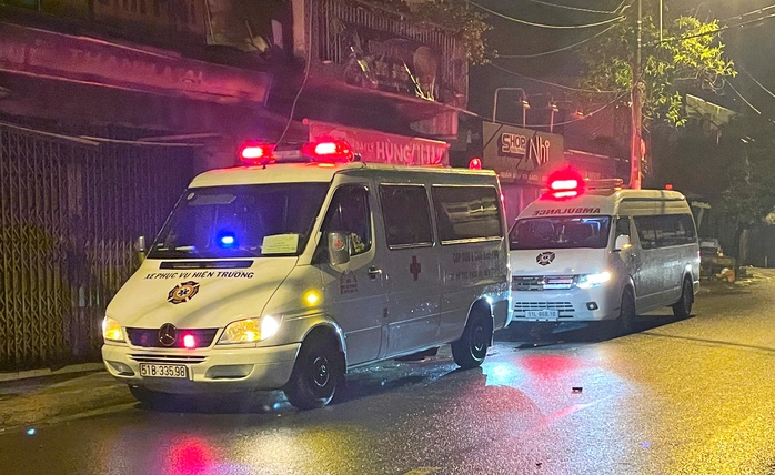 Vụ lao vào nhà dân, hai người tử vong: Nghi rượt đuổi nhau- Ảnh 2. Vụ lao vào nhà dân, hai người tử vong: Nghi rượt đuổi nhau- Ảnh 2.