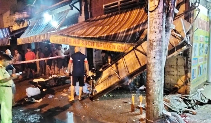 Vụ lao vào nhà dân, hai người tử vong: Nghi rượt đuổi nhau- Ảnh 1. Vụ lao vào nhà dân, hai người tử vong: Nghi rượt đuổi nhau- Ảnh 1.