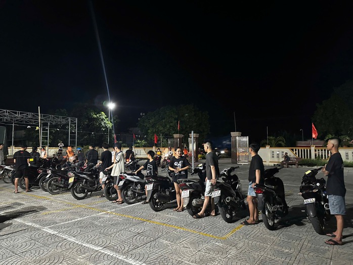 Quảng Bình: Một "điểm nóng" giao thông bị xử phạt hơn 380 triệu chỉ sau 12 ngày tuần tra- Ảnh 1. Quảng Bình: Một "điểm nóng" giao thông bị xử phạt hơn 380 triệu chỉ sau 12 ngày tuần tra- Ảnh 1.