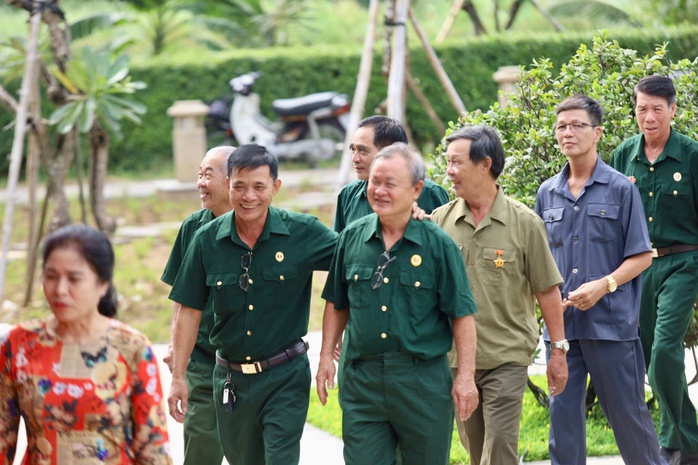 Nguyên Chủ tịch nước Trương Tấn Sang dâng hương Đức Lễ Thành hầu Nguyễn Hữu Cảnh - Ảnh 10.