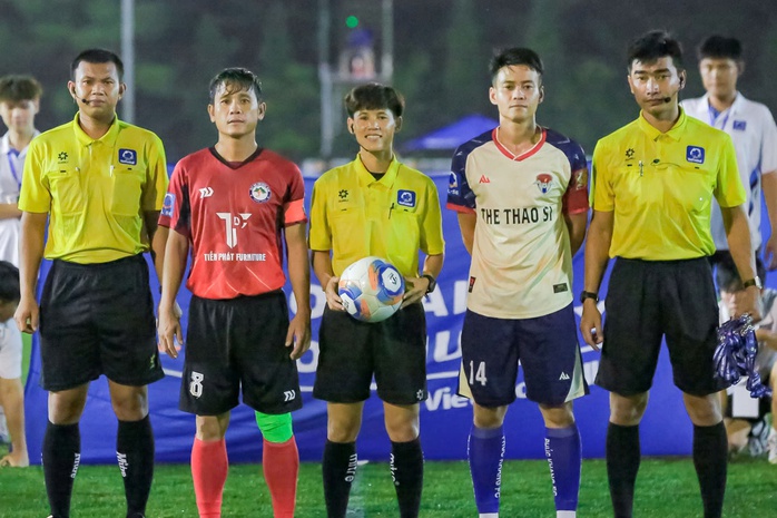 Tranh cãi ở "sới phủi" Sài Gòn, nữ trọng tài FIFA bị xúc phạm, dọa đánh - Ảnh 1.