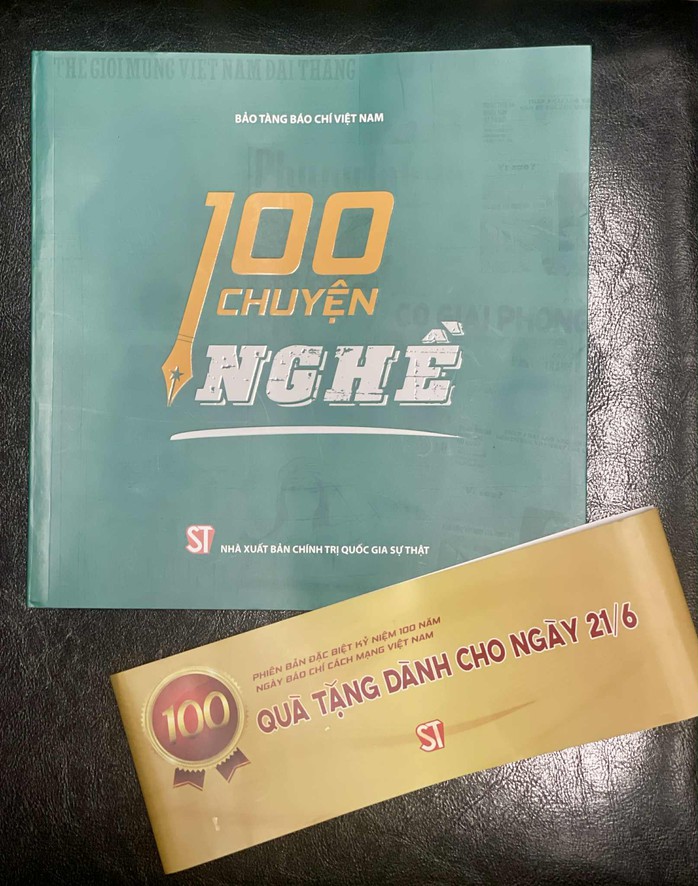 100 câu chuyện nghề của người làm báo- Ảnh 1. 100 câu chuyện nghề của người làm báo- Ảnh 1.