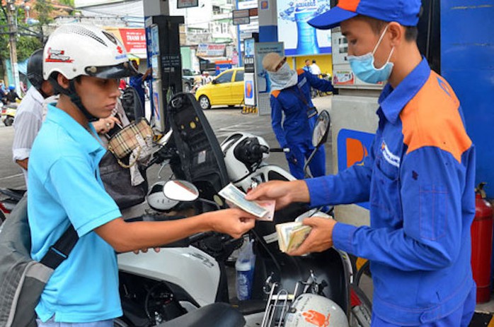 Giá xăng dầu tăng mạnh - Ảnh 1.