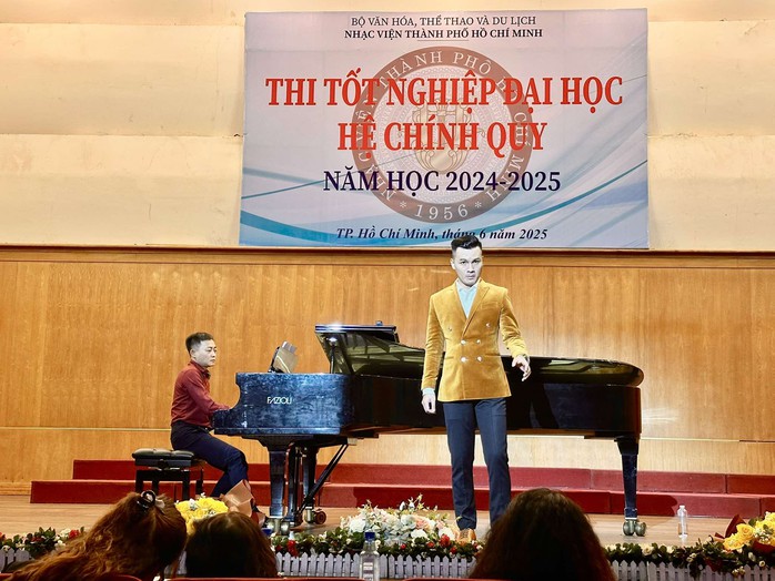 Nguyễn Trực, Thế Hưng – 2 ca sĩ nhóm Lạc Việt tốt nghiệp thanh nhạc xuất sắc - Ảnh 2.