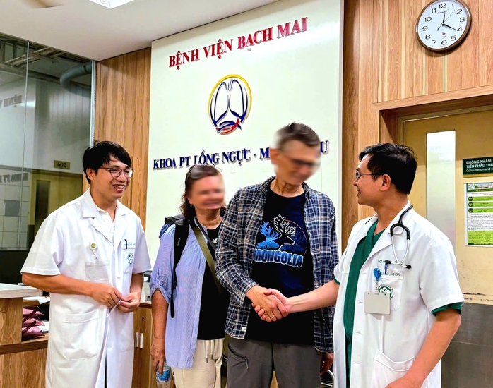 Du khách nước ngoài nguy kịch, bác sĩ Việt cứu sống ngoạn mục - Ảnh 2.