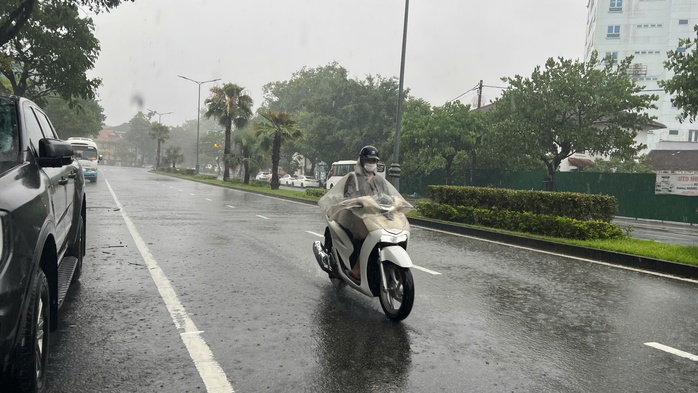 Nhiều chuyến bay bị ảnh hưởng do thời tiết xấu tại sân bay Đà Nẵng- Ảnh 6. Nhiều chuyến bay bị ảnh hưởng do thời tiết xấu tại sân bay Đà Nẵng- Ảnh 6.