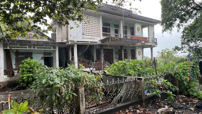 Bí ẩn những ngôi nhà hoang ven Quốc lộ 49 ở cố đô Huế - Ảnh 6.