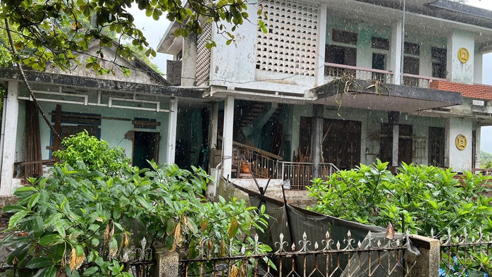 Trụ sở hoang phế ở Huế: Hình ảnh xót xa từ các công sở cũ - Ảnh 12. Trụ sở hoang phế ở Huế: Hình ảnh xót xa từ các công sở cũ - Ảnh 12.