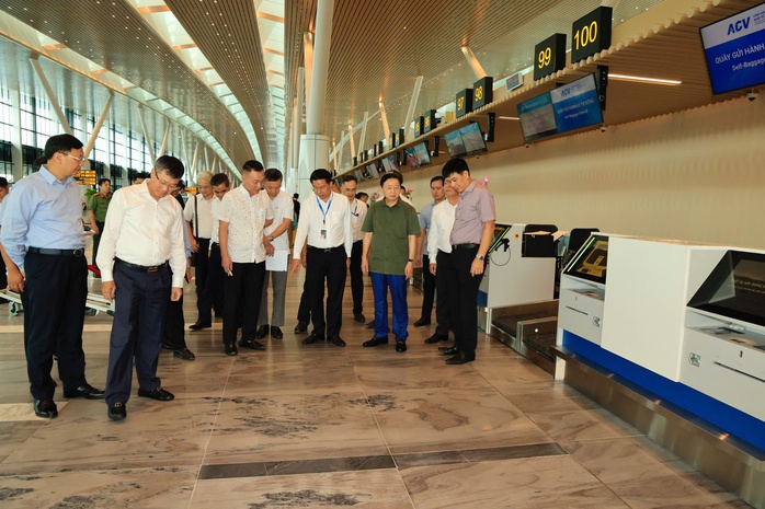 Phó thủ tướng yêu cầu xử lý dứt điểm sự cố kỹ thuật ở nhà ga T3 Tân Sơn Nhất- Ảnh 2. Phó thủ tướng yêu cầu xử lý dứt điểm sự cố kỹ thuật ở nhà ga T3 Tân Sơn Nhất- Ảnh 2.