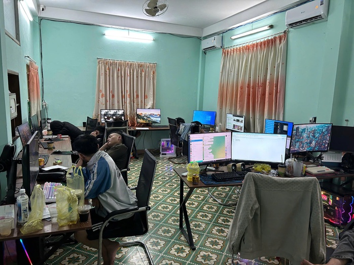 Cận cảnh “hang ổ” nhóm tội phạm công nghệ cao, đánh cắp 21.000 tài khoản tín dụng quốc tế- Ảnh 2. Cận cảnh “hang ổ” nhóm tội phạm công nghệ cao, đánh cắp 21.000 tài khoản tín dụng quốc tế- Ảnh 2.
