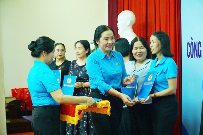 Cần Thơ: Nhiều quyết định quan trọng về việc điều động cán bộ Công đoàn- Ảnh 2. Cần Thơ: Nhiều quyết định quan trọng về việc điều động cán bộ Công đoàn- Ảnh 2.
