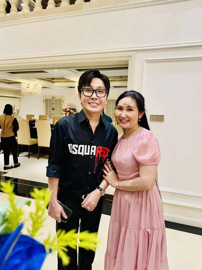 NSƯT Vũ Luân: "Hạnh phúc vì được sống trong yêu thương của khán giả" - Ảnh 4.