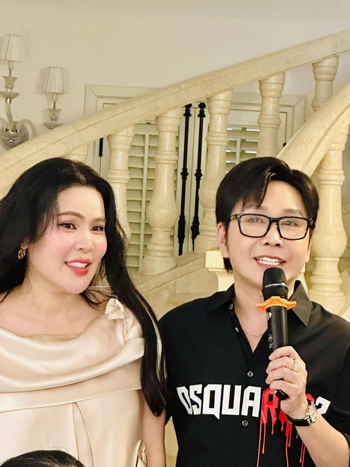 NSƯT Vũ Luân: "Hạnh phúc vì được sống trong yêu thương của khán giả" - Ảnh 1.