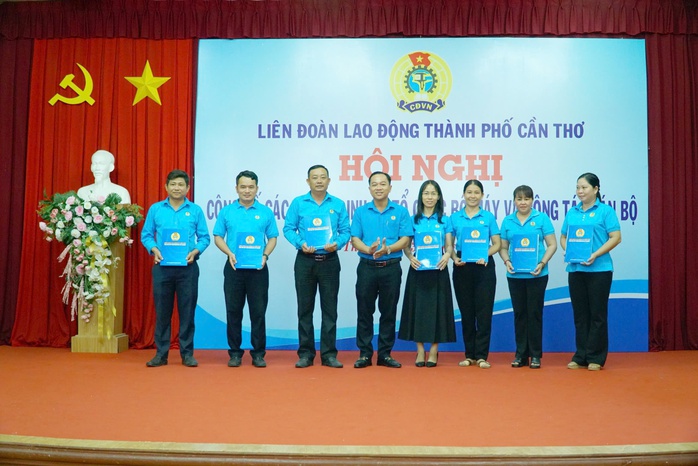 Cần Thơ: Nhiều quyết định quan trọng về việc điều động cán bộ Công đoàn- Ảnh 3. Cần Thơ: Nhiều quyết định quan trọng về việc điều động cán bộ Công đoàn- Ảnh 3.