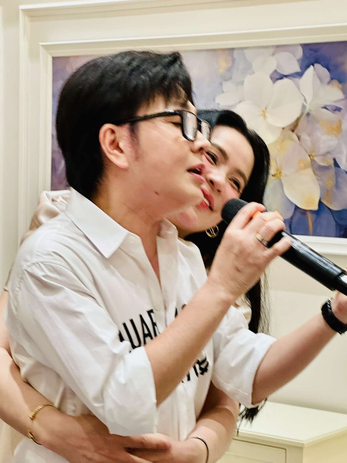 NSƯT Vũ Luân: "Hạnh phúc vì được sống trong yêu thương của khán giả" - Ảnh 7.