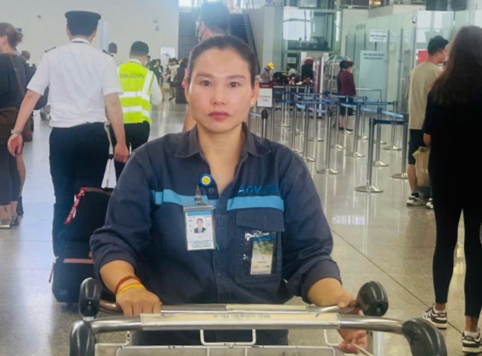 Bọc tiền gần 100 triệu đồng nằm chơ vơ ở sân bay- Ảnh 3. Bọc tiền gần 100 triệu đồng nằm chơ vơ ở sân bay- Ảnh 3.