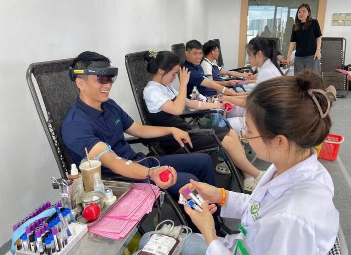 Nam thanh niên thoát cửa tử nhờ 7 lít máu hiến tặng- Ảnh 2. Nam thanh niên thoát cửa tử nhờ 7 lít máu hiến tặng- Ảnh 2.