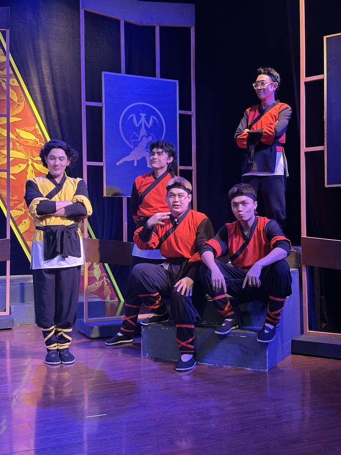 Hồng Ngọc tạo sự cảm thông với giới tính thứ ba qua "Náo loạn Tiếu Lâm Đường"- Ảnh 2. Hồng Ngọc tạo sự cảm thông với giới tính thứ ba qua "Náo loạn Tiếu Lâm Đường"- Ảnh 2.