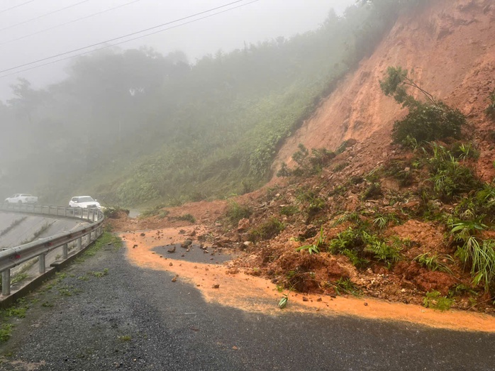 Quảng Trị: Hàng ngàn nhà dân bị ngập lụt, giao thông nhiều nơi tê liệt- Ảnh 5. Quảng Trị: Hàng ngàn nhà dân bị ngập lụt, giao thông nhiều nơi tê liệt- Ảnh 5.