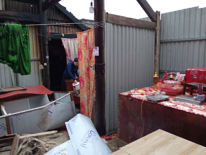 Lốc xoáy khiến hơn 30 nhà dân ở Hà Tĩnh bị tốc mái, hư hỏng nặng - Ảnh 4.
