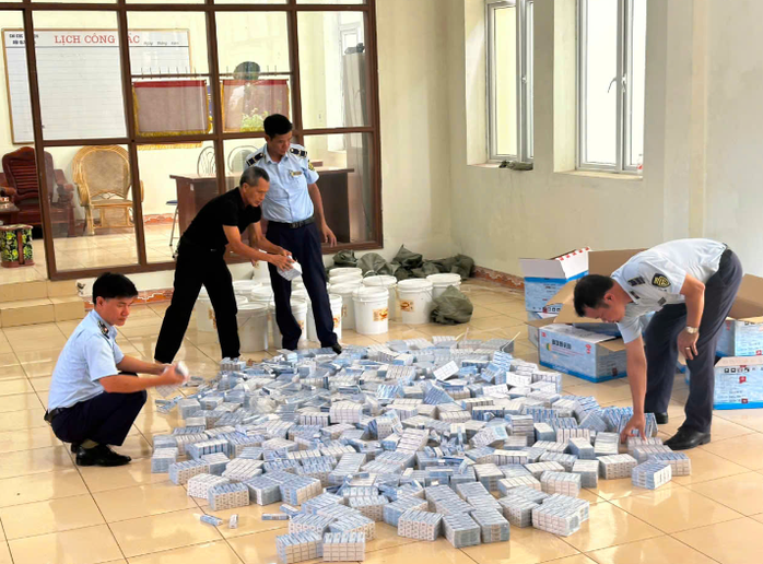 Phát hiện hơn 5.000 tuýp thuốc tân dược nhập lậu từ Trung Quốc- Ảnh 1. Phát hiện hơn 5.000 tuýp thuốc tân dược nhập lậu từ Trung Quốc- Ảnh 1.