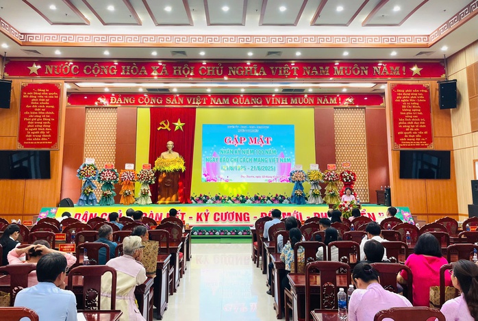 Huyện Duy Xuyên gặp mặt kỷ niệm 100 năm ngày Báo chí Cách mạng Việt Nam- Ảnh 1. Huyện Duy Xuyên gặp mặt kỷ niệm 100 năm ngày Báo chí Cách mạng Việt Nam- Ảnh 1.