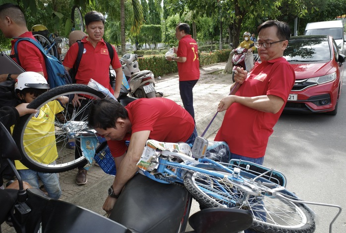 Chi hội Nhà báo thường trú Khánh Hòa tiếp sức cho trẻ em nghèo đến trường- Ảnh 6. Chi hội Nhà báo thường trú Khánh Hòa tiếp sức cho trẻ em nghèo đến trường- Ảnh 6.